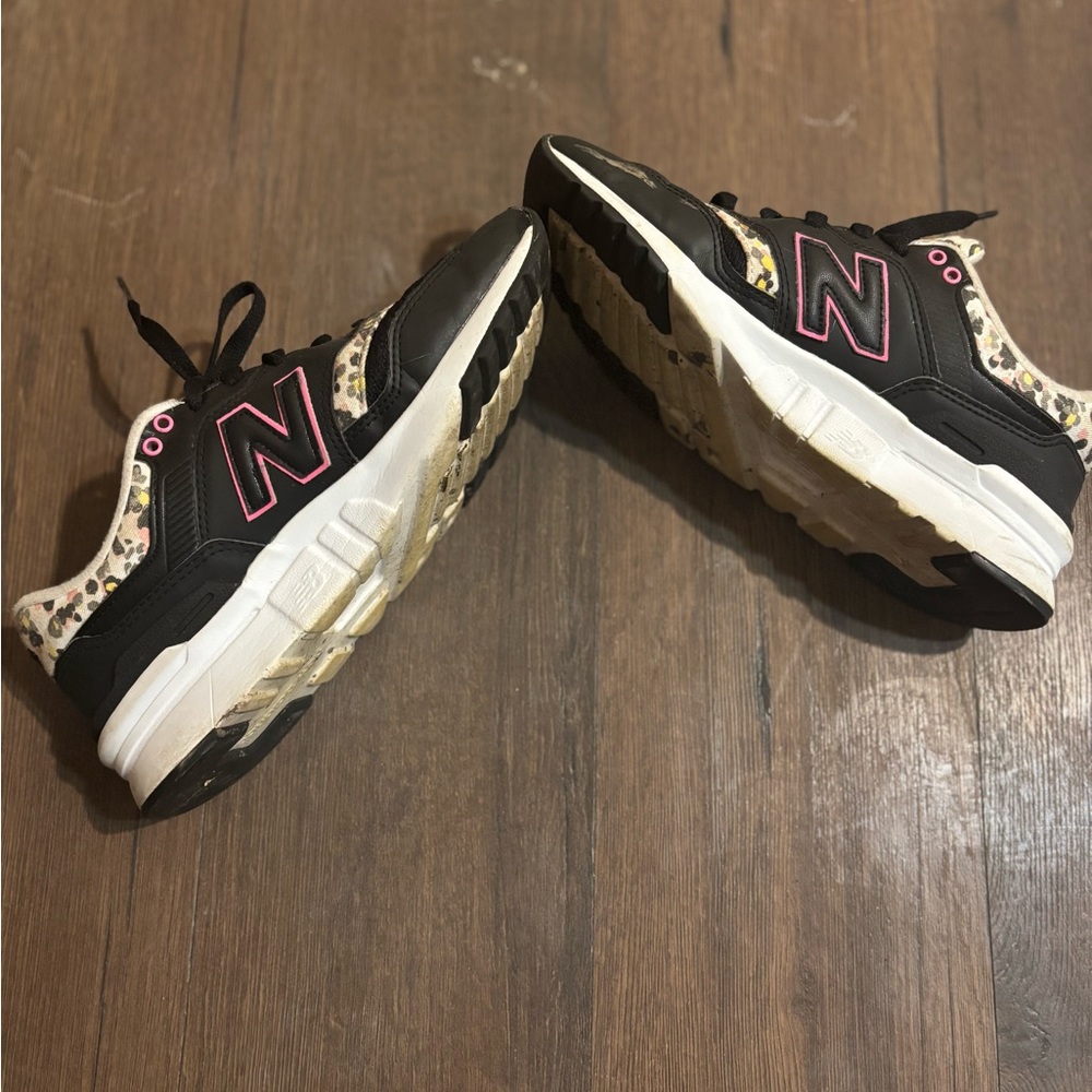 New Balance Pink and Black Sneakers for Style and Comfort